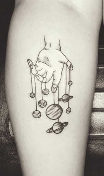 Tatouage Planetes Au Bout Des Doigts