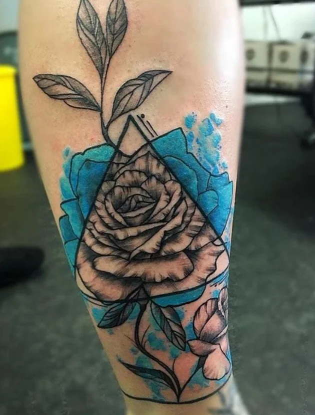 Tatouage Triangle Et Rose Bleu Mollet