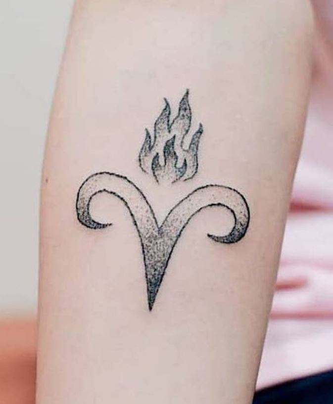 Tatouage Signe Astrologique Bélier Symbole Et Feu 