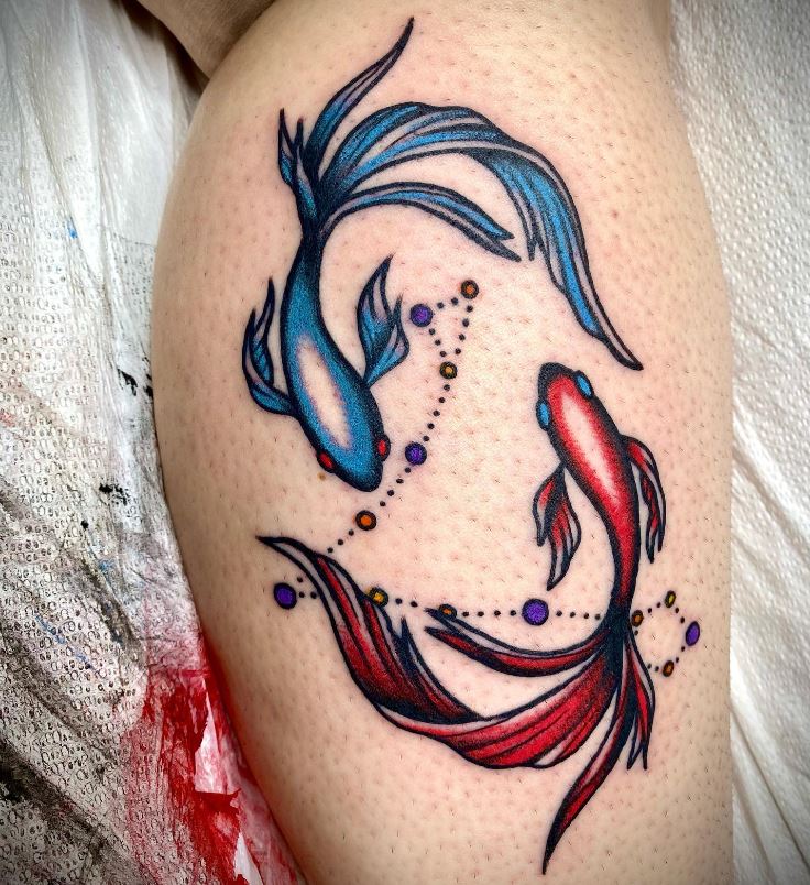 Tatouage Signe Astrologique Poisson Bleu, Blanc Et Rouge 