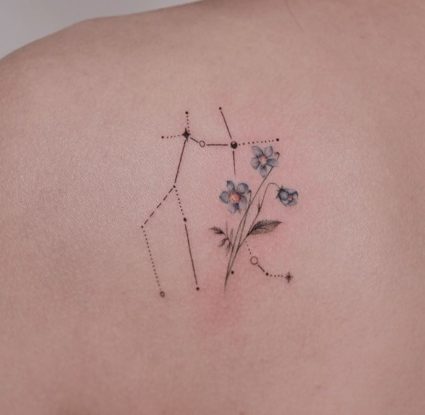 Tatouage Signe Astrologique Gémeaux Constellation Florale Minimaliste 