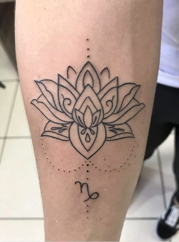 Tatouage Signe Astrologique Capricorne Lotus 