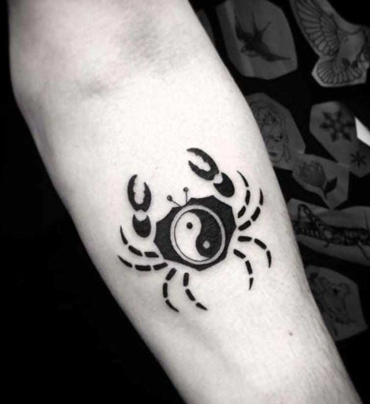 Tatouage Signe Astrologique Cancer Blackwork Yin Yang 