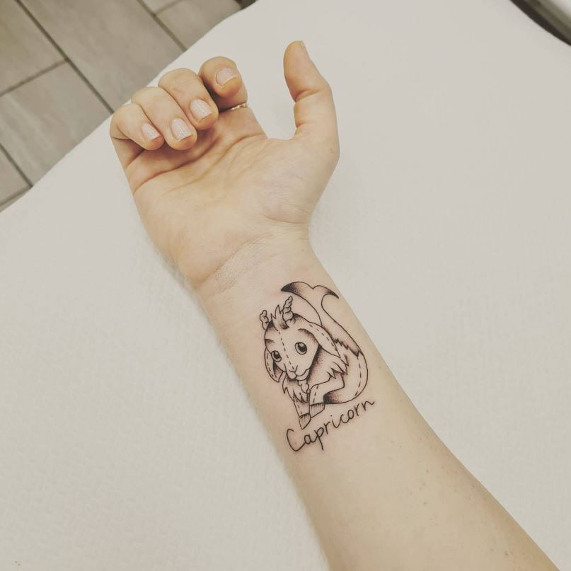 Tatouage Signe Astrologique Capricorne Petit Animal 