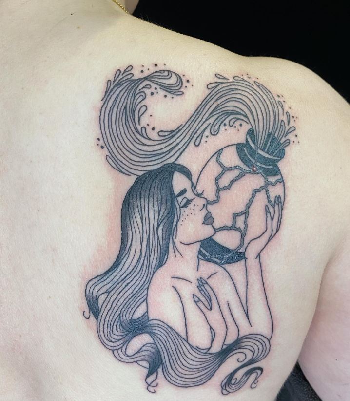 Tatouage Signe Astrologique Verseau Femme Avec Jarre D'eau 