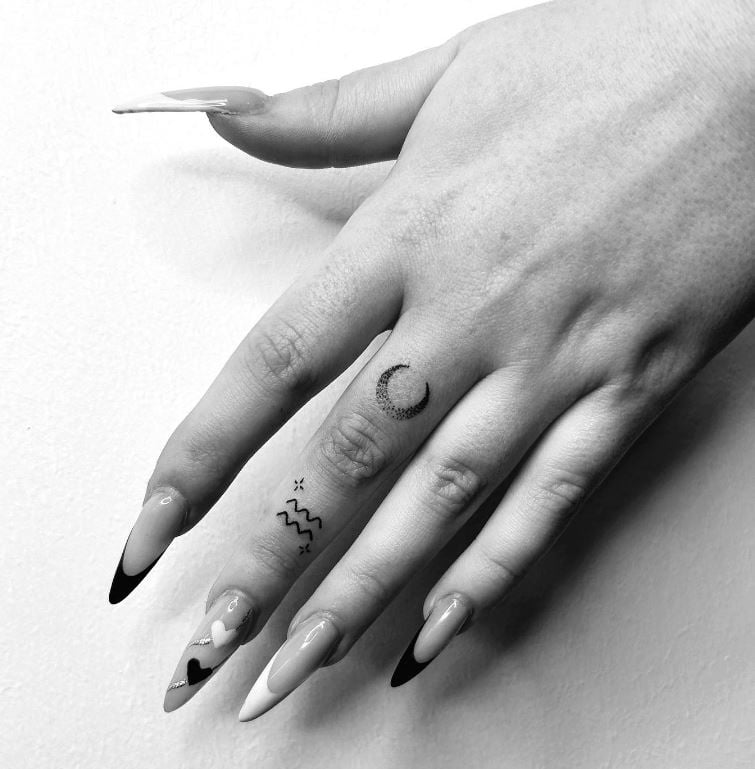 Tatouage Signe Astrologique Verseau Symbole Discret