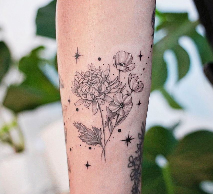 Tatouage Signe Astrologique Vierge Constellation, Chrysanthème Et Bouton D'or 