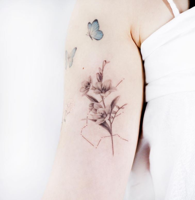 Tatouage Signe Astrologique Verseau Constellation Florale