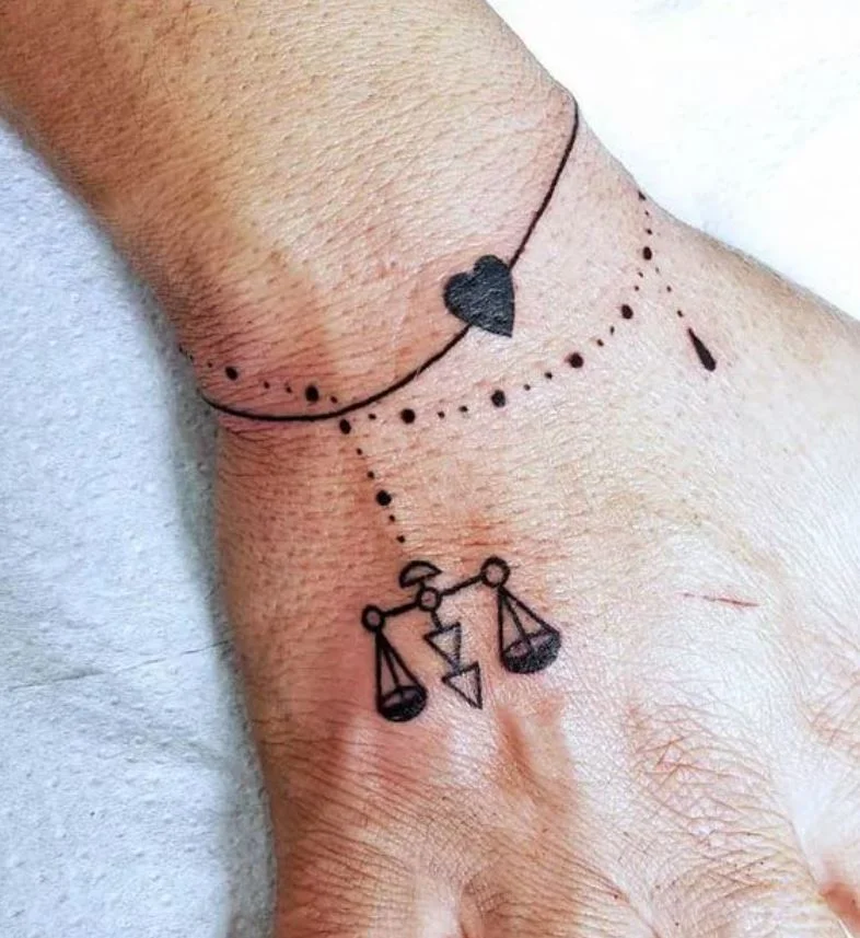 Tatouage Signe Astrologique Balance Bracelet Coeur
