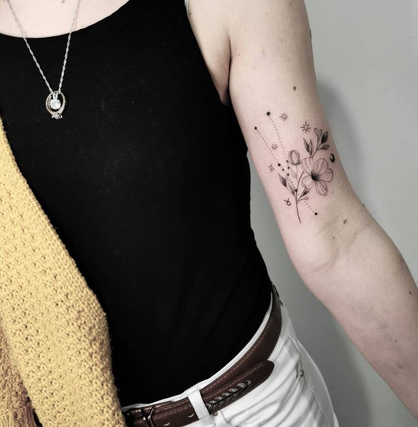 Tatouage Signe Astrologique Taureau Constellation Et Fleurs 