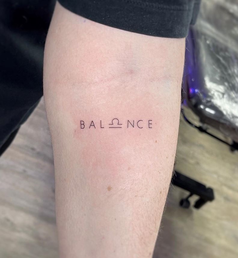 Tatouage Signe Astrologique Balance écriture Et Symbole 