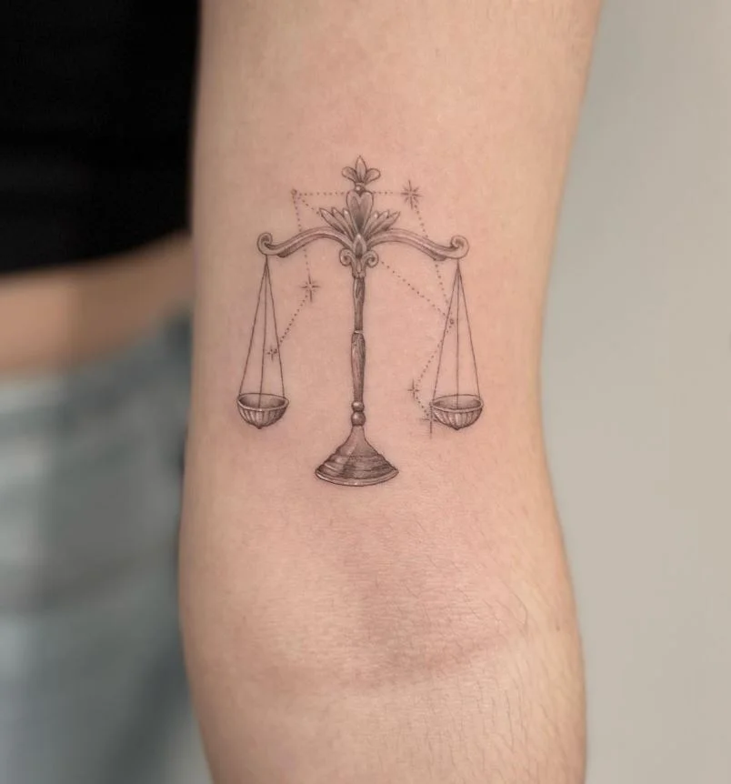 Tatouage Signe Astrologique Balance Constellation Lignes Fines