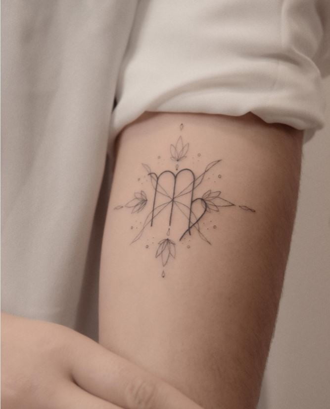 Tatouage Signe Astrologique Vierge Symbole Cadran Lotus 