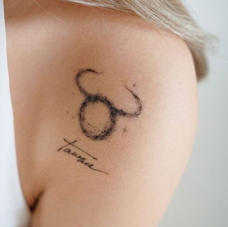 Tatouage Signe Astrologique Symbole Et écriture Taureau 