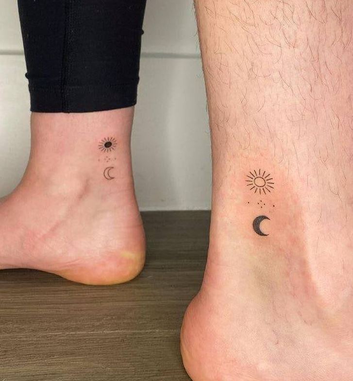 Tatouage Lune Et Soleil Noir Et Blanc Discret Pour Couple