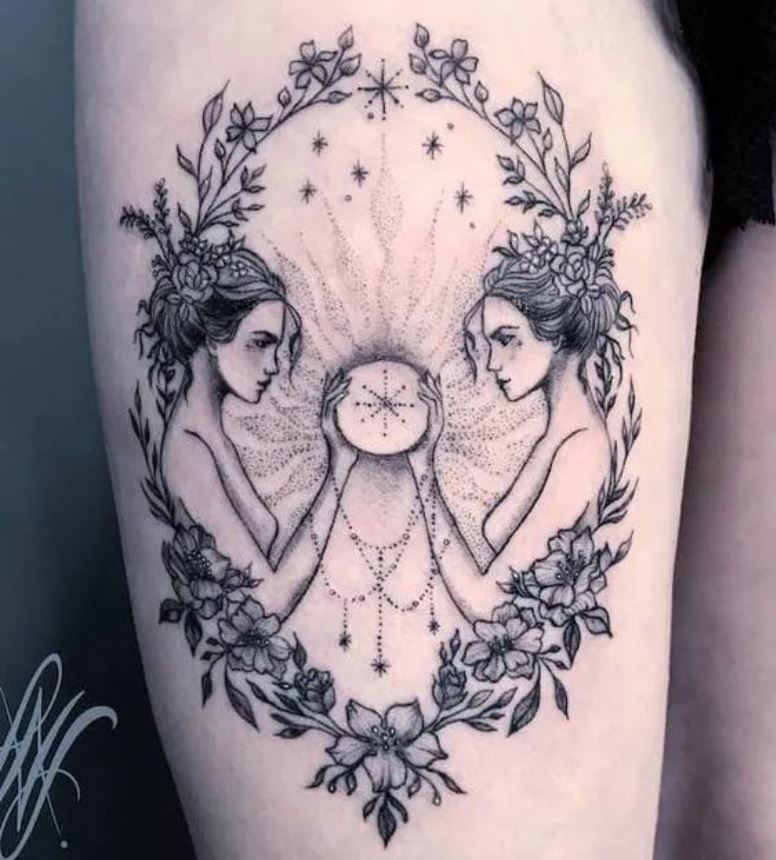 Tatouage Signe Astrologique Gémeaux Fleurs Femme Et Soleil