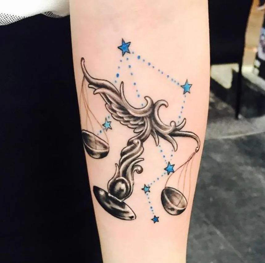 Tatouage Signe Astrologique Balance Constellation Bleue