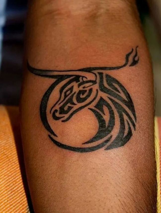 Tatouage Signe Astrologique Taureau Tribal 