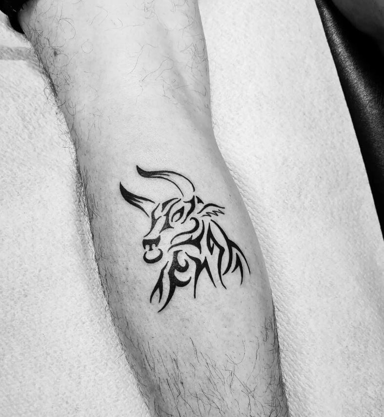 Tatouage Signe Astrologique Taureau Tribal 