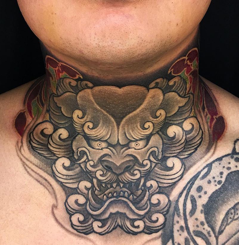 Tatouage Tête De Dragon Japonais Sur Le Cou 