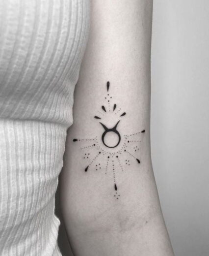 Tatouage Constellation Taureau