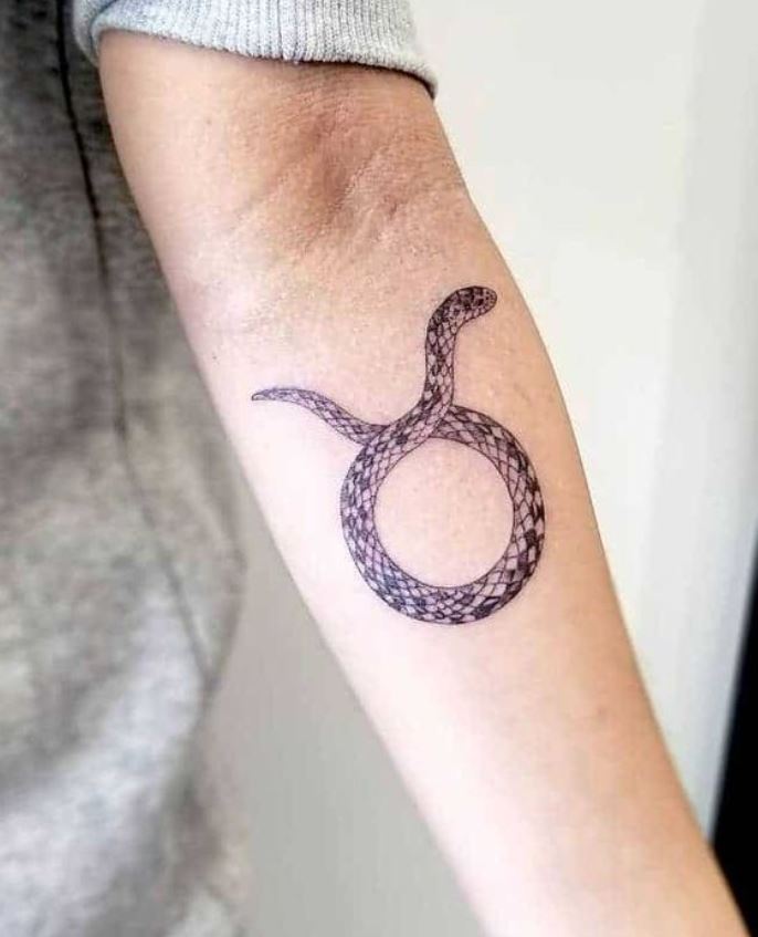 Tatouage Signe Astrologique Taureau Serpent Symbole 