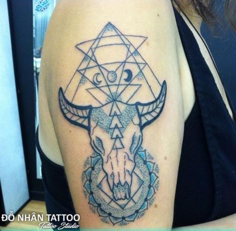 Tatouage Signe Astrologique Taureau Zodiacal Bleu 