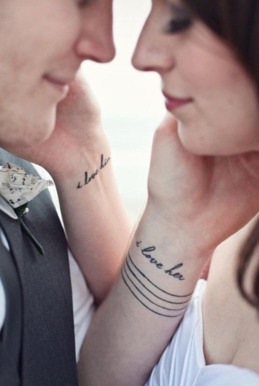 Tatouage Phrase Et Bracelet Linéaire Pour Couple