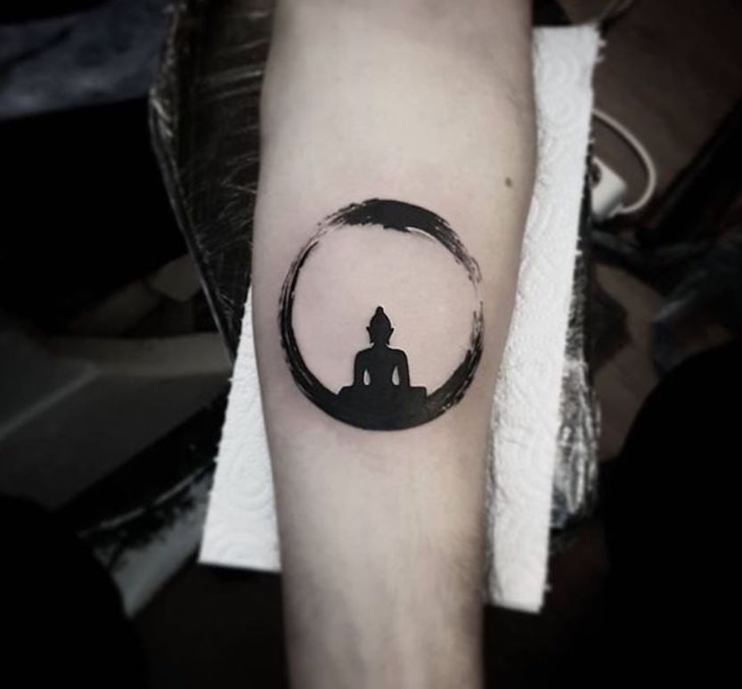  Tatouage Japonais Discret Enso Bouddha Sur L'avant Bras