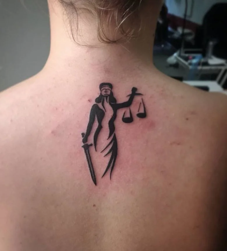 Tatouage Signe Astrologique Balance Femme Et épée