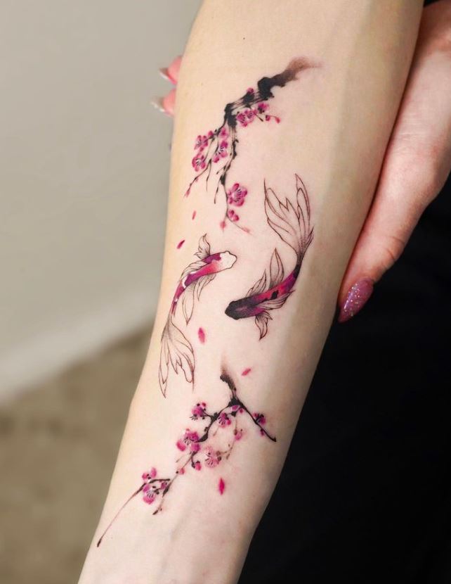 Tatouage Japonais Duo De Cerisier Et Koï Sur L'avant Bras