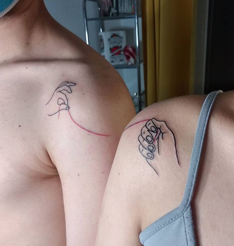 Tatouage Fil Et Mains Couple