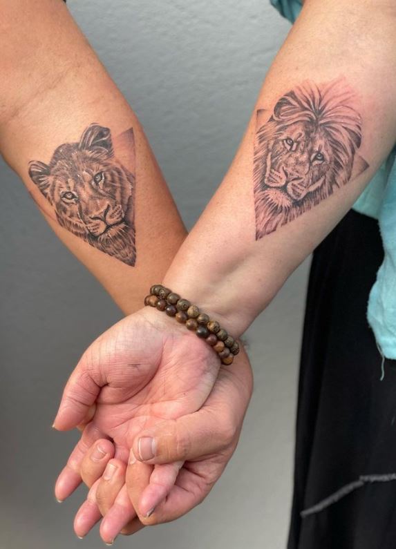 Tatouage Couple De Lion Et Lionne