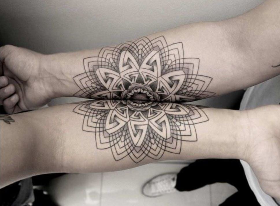 Tatouage à Faire En Couple Mandala étoile Sur L'avant Bras 