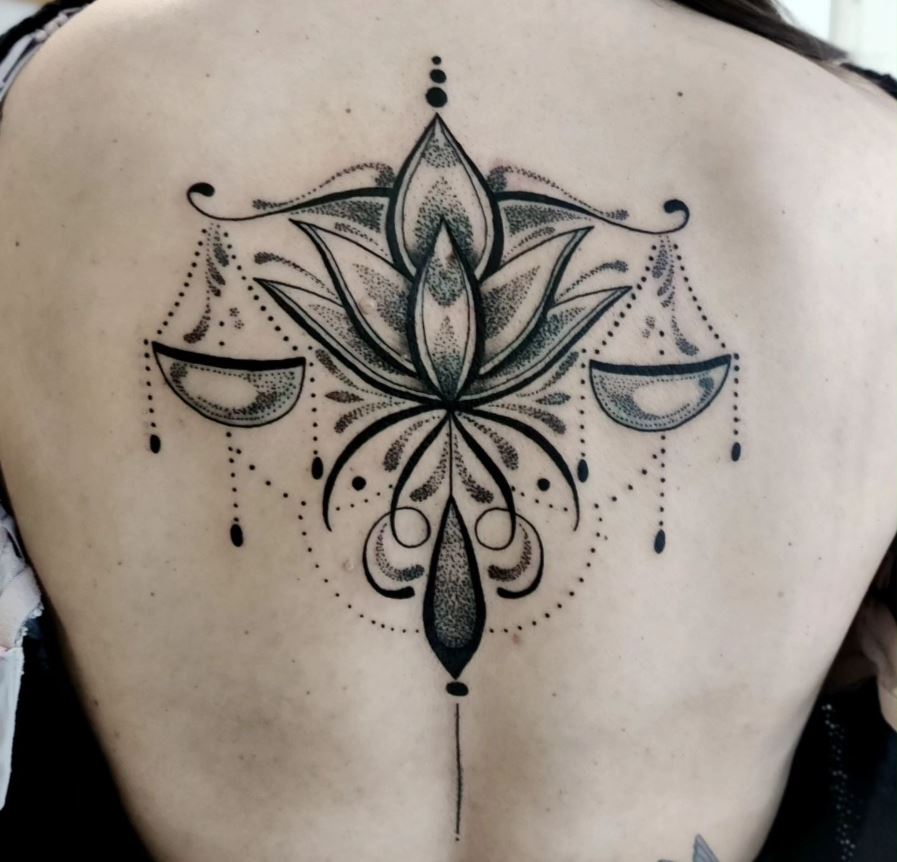 Tatouage Signe Astrologique Balance Lotus Ornemental