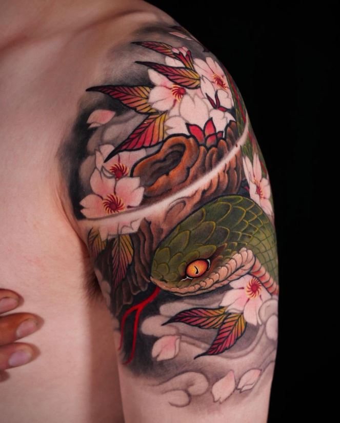 Tatouage Cerisier Japonais Et Serpent Sur L'épaule