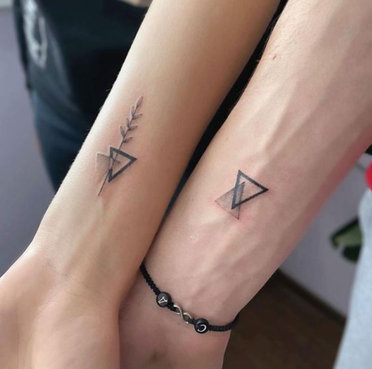 Tatouage Couple Triangles à Feuilles