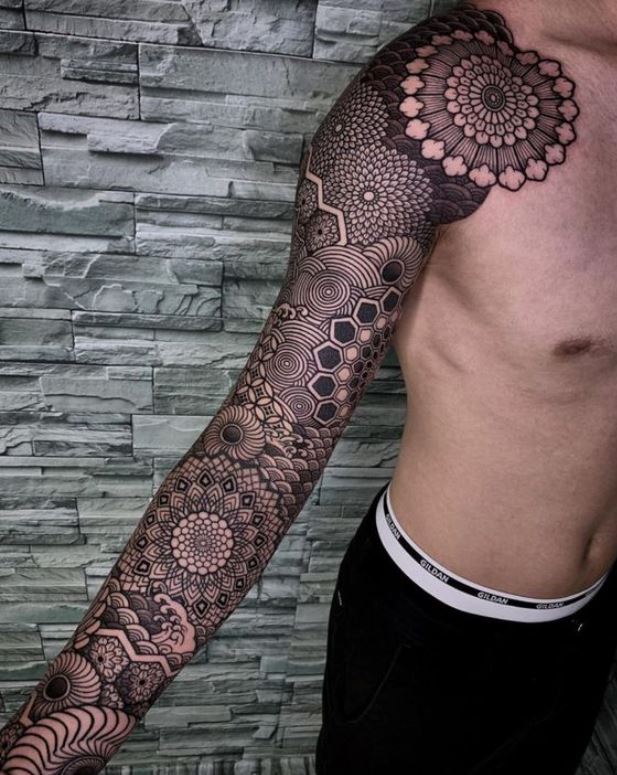 Tatouage Mandala Style Japonais Sur Le Bras