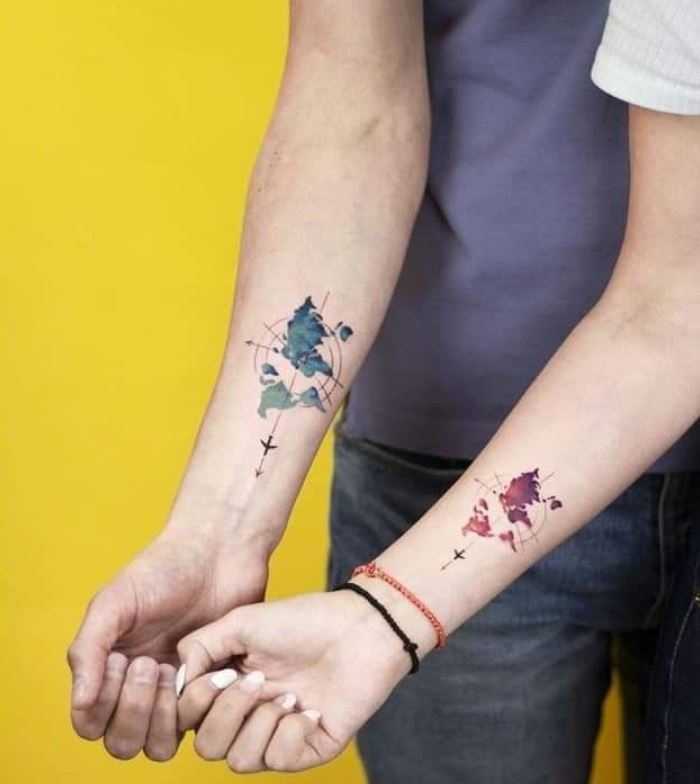 Tatouage Mappemonde Et Avion Couple 