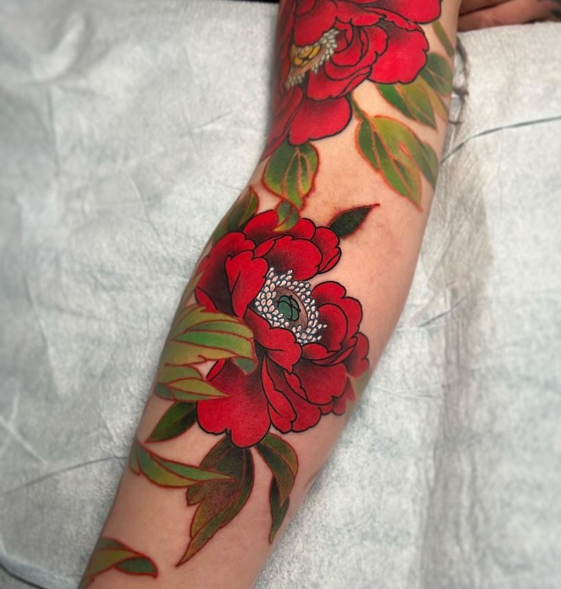 Tatouage Japonais Pivoine Rouge Sur Le Bras 