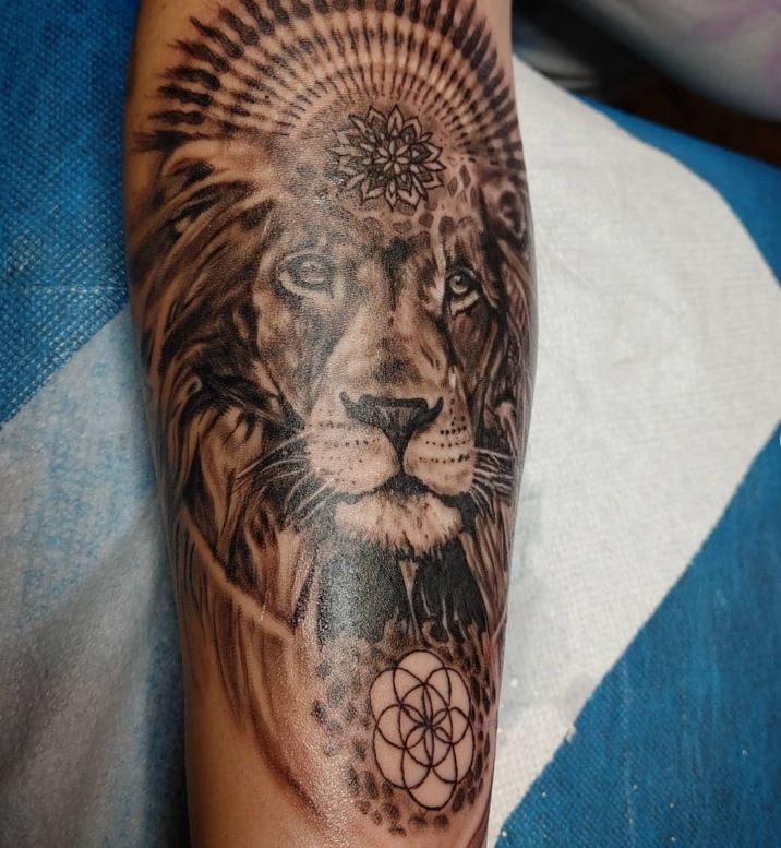Tatouage Signe Astrologique Lion Mandala 