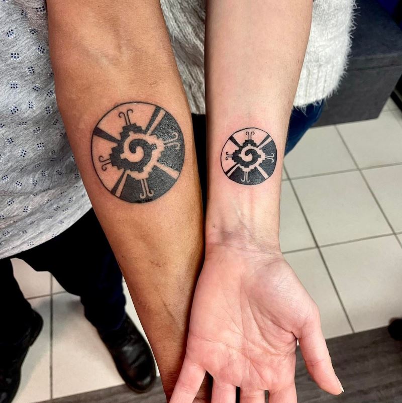 Tatouage Couple Cercle Noir Et Blanc