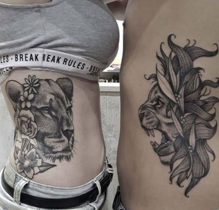 Couple De Lions à Fleurs En Tatouage Commun 