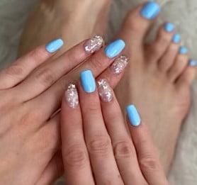 nail Art Bleu Ciel Avec Des Dorures 