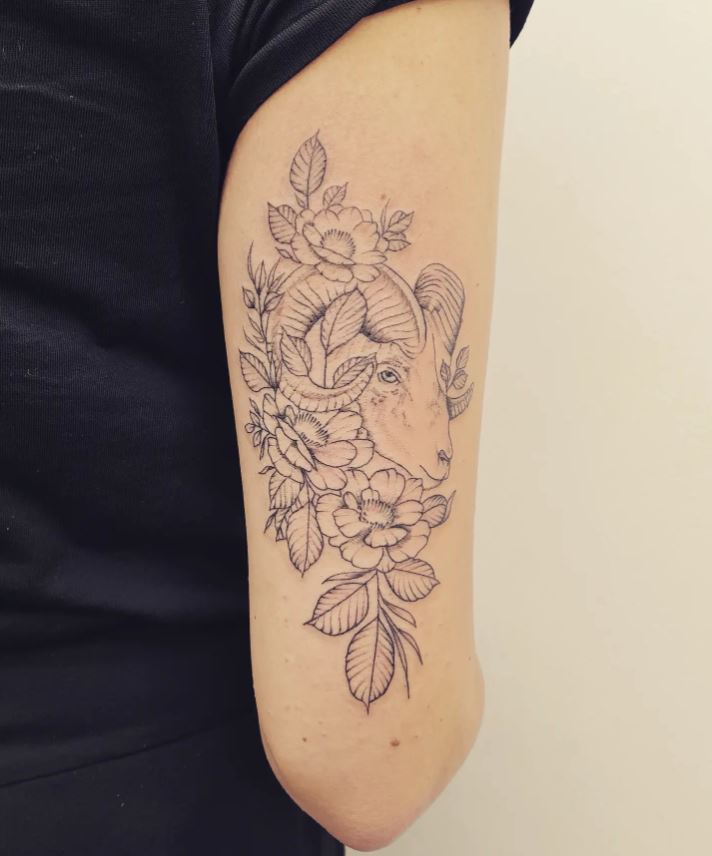 Tatouage Signe Astrologique Capricorne Fleurs