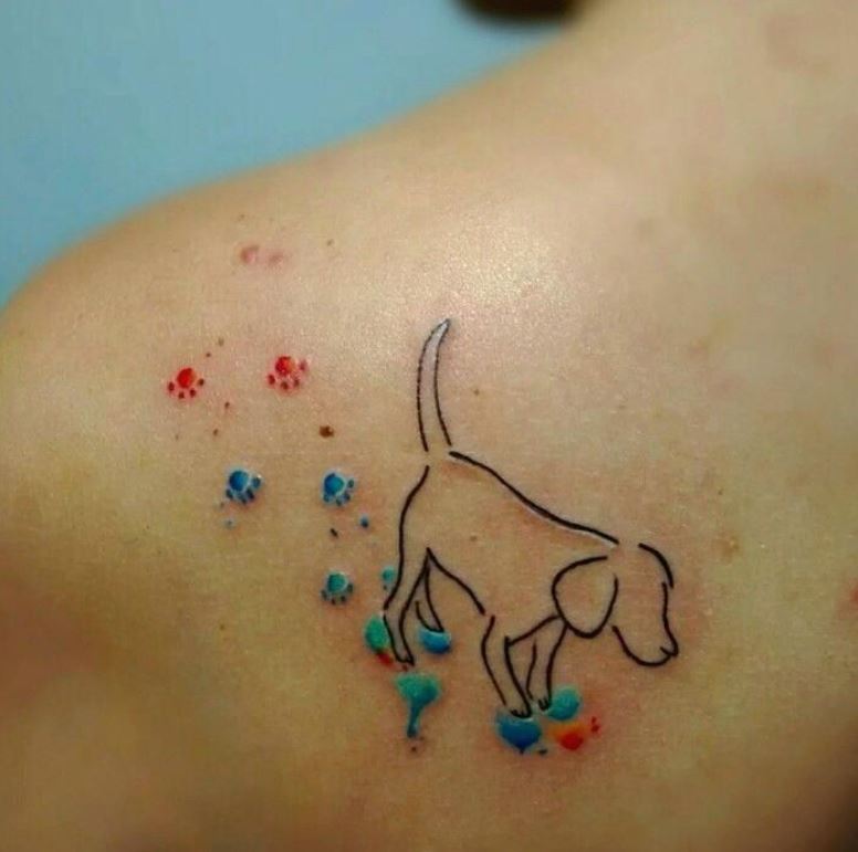 Tatouage Minimaliste Chien Et Empreinte De Pattes 