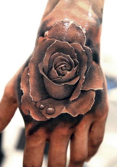 tatouage réaliste Rose Et Goutte D’eau 