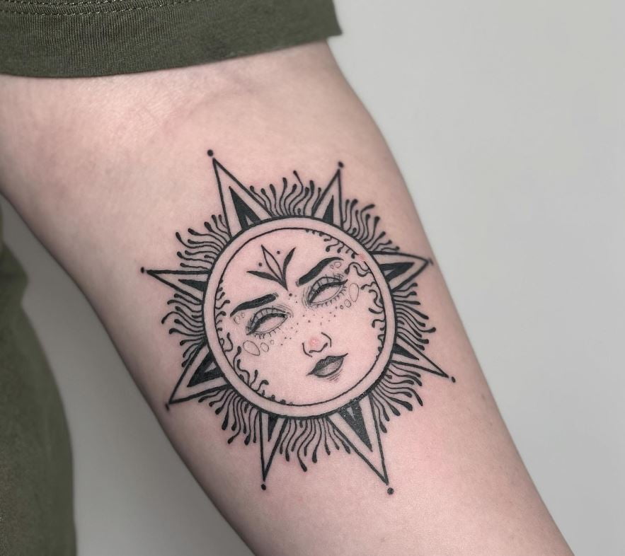 Tatouage Soleil à Nervures