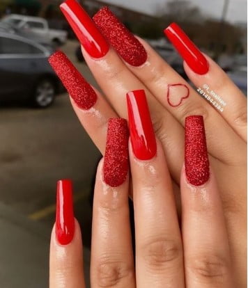 nail Art Rouge Glamour Et Paillettes