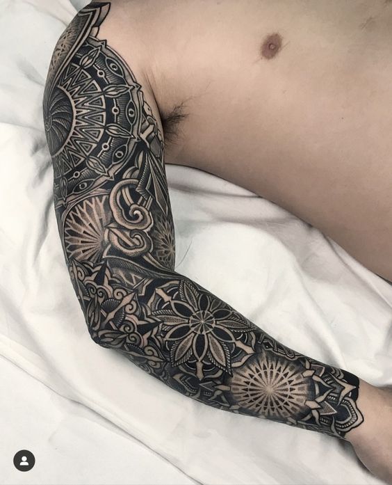 tatouage ornemental Fleurs, Mandala Et Arabesque